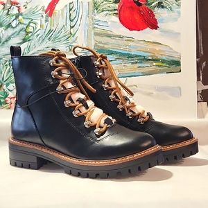 WOMANS WINTER BOOTS LACE UP, MINKY FUR ON TONGUE. SIZE 7 1/2. COLOR BLACK